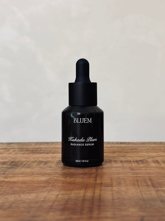 Kakadu Plum Radiance Serum, Inbluem