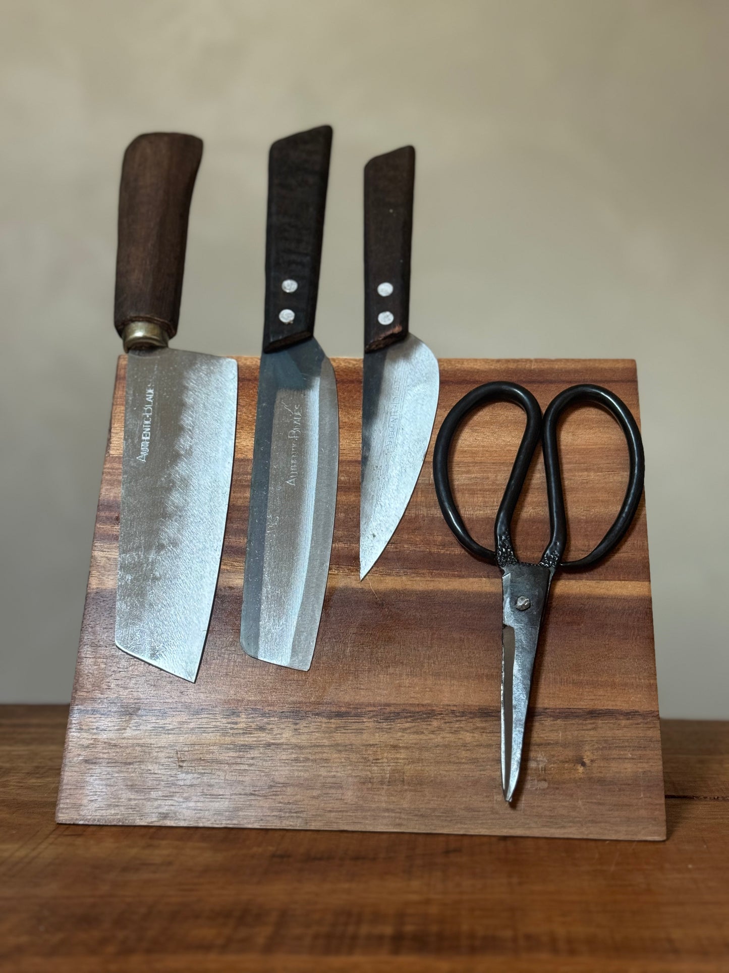 Magnetic Acacia Wood Knife Holder, Authentic Blades