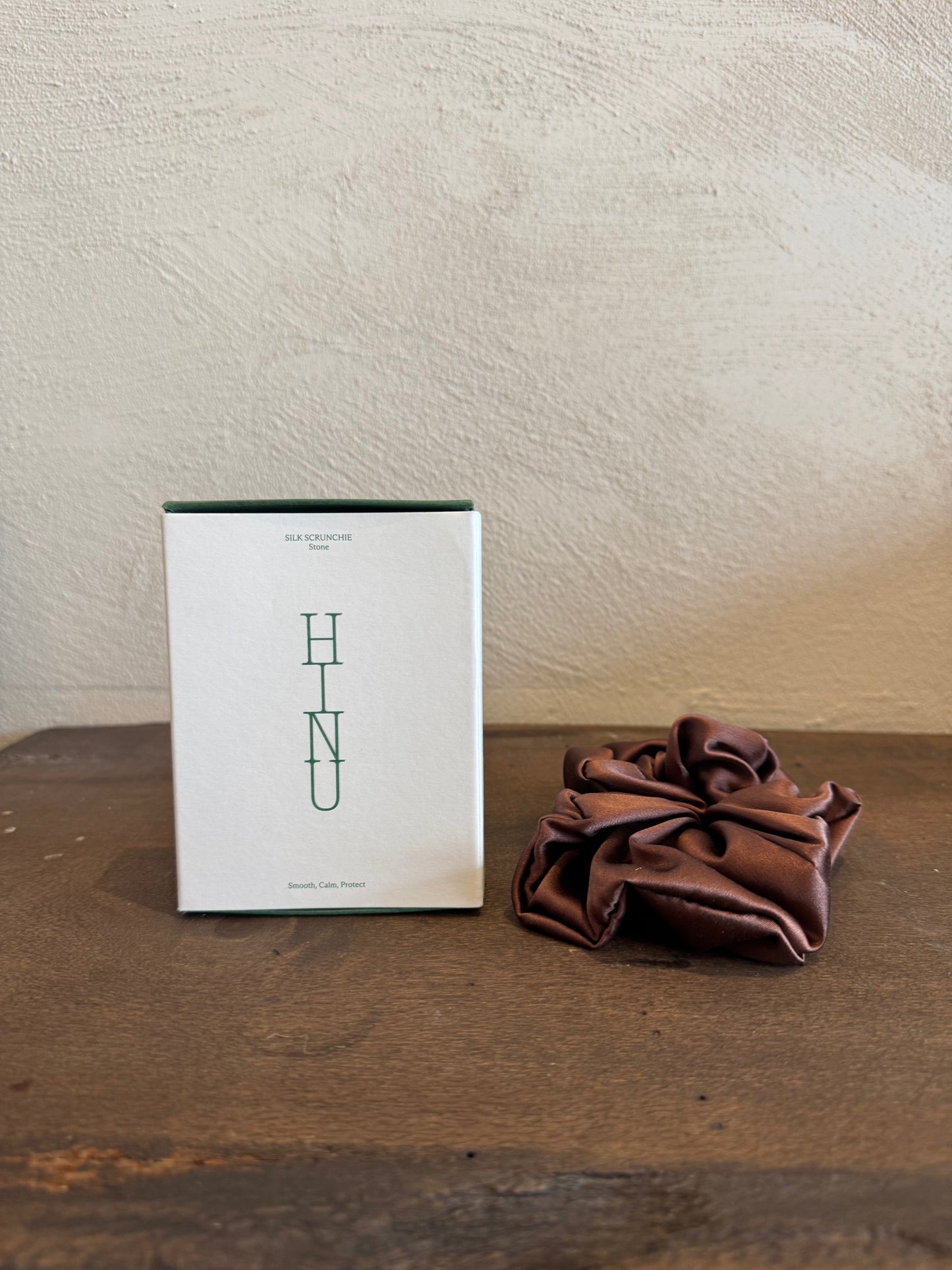 Silk Scrunchie, Hinu