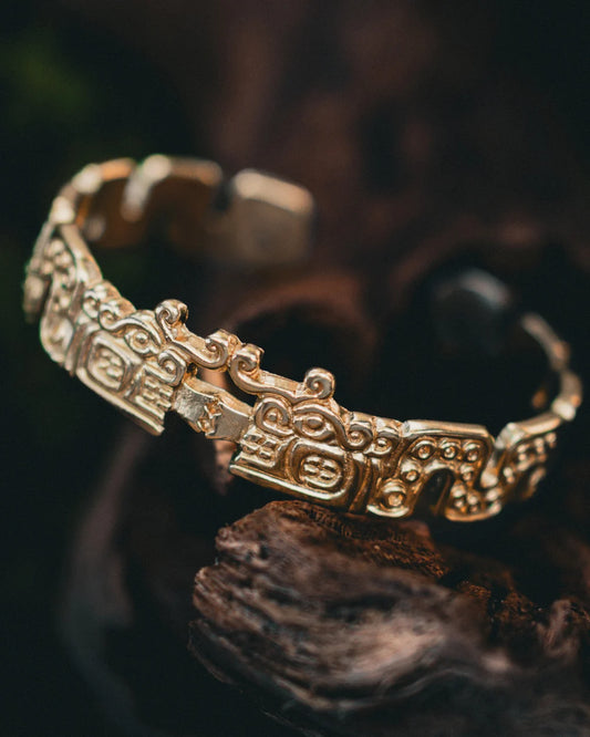 Amaru Cuff, Kantu